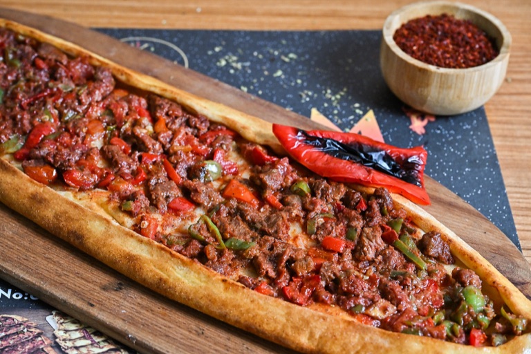 Kıvılcım Restaurant kuşbaşılı pide